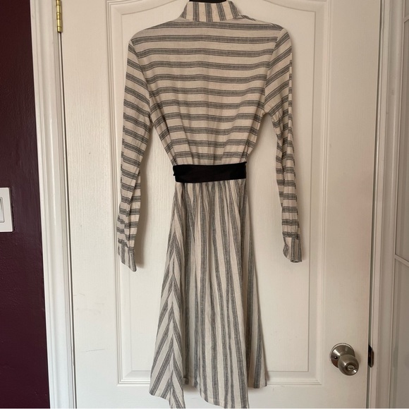 Linen high neck dress. Built By Wendy 2010 - Picture 3 of 12